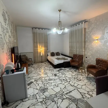 Luxury With Balcony Couette-café Bergame